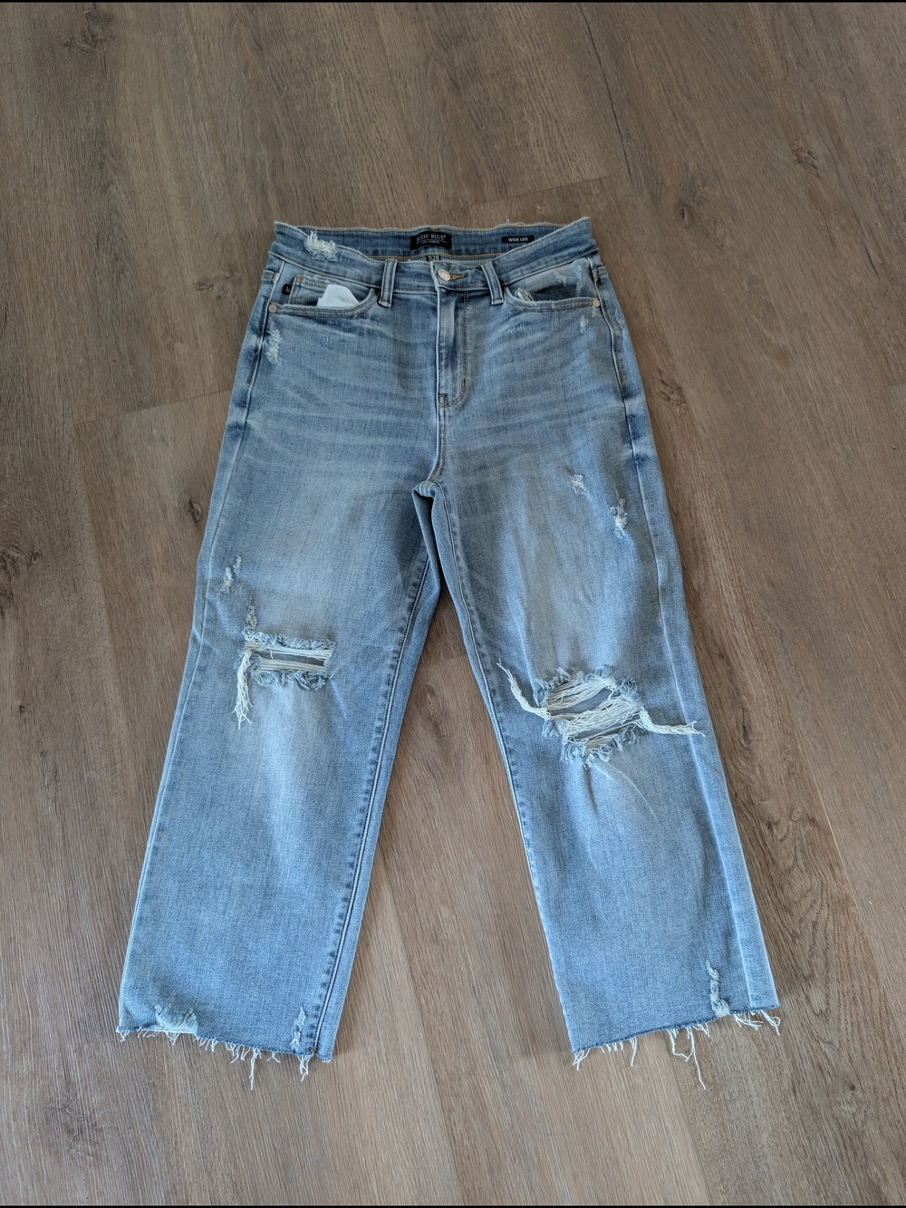 Judy Blue Light Blue Distressed Cropped Jeans